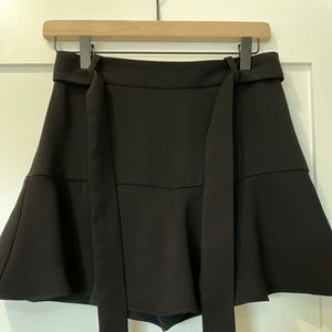 Bow trim skort